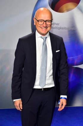 ABBduesseldorf: Karsten Schwanke deutscher Meteorologe und Fernsehmoderator zu Gast auf dem blauen Teppich bei der 18.Verleihung Deutscher Nachhaltigkeitspreis 2025 im Maritim Hotel am 05.12.2025 NRW Deutschland