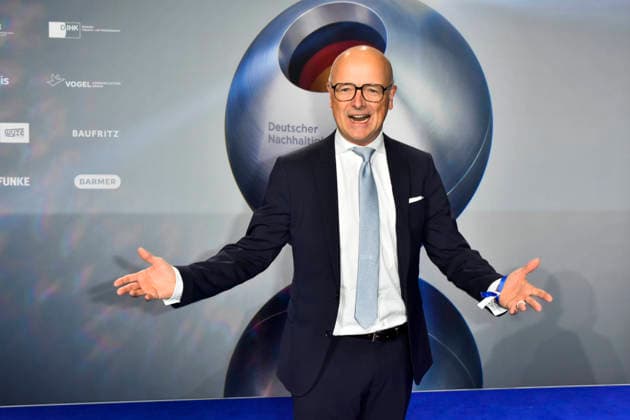 ABBduesseldorf: Karsten Schwanke deutscher Meteorologe und Fernsehmoderator zu Gast auf dem blauen Teppich bei der 18.Verleihung Deutscher Nachhaltigkeitspreis 2025 im Maritim Hotel am 05.12.2025 NRW Deutschland