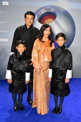 ABBduesseldorf: H.R.H. Princess Dechan Yangzom Wangchuck and Husband Dasho Tandin Namgyel is the daughter of the fourth King of Bhutan Jigme Singye Wangchuck zu Gast auf dem blauen Teppich bei der 18.Verleihung Deutscher Nachhaltigkeitspreis 2025 im Maritim Hotel am 05.12.2025 NRW Deutschland