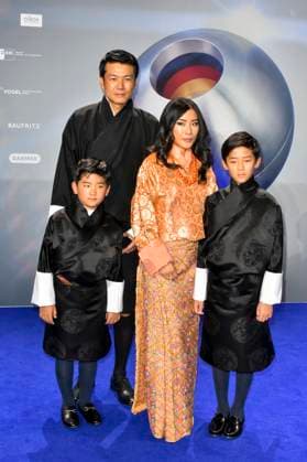 ABBduesseldorf: H.R.H. Princess Dechan Yangzom Wangchuck and Husband Dasho Tandin Namgyel is the daughter of the fourth King of Bhutan Jigme Singye Wangchuck zu Gast auf dem blauen Teppich bei der 18.Verleihung Deutscher Nachhaltigkeitspreis 2025 im Maritim Hotel am 05.12.2025 NRW Deutschland