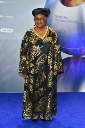 ABBduesseldorf: Ngozi Okonjo-Iweala is the seventh Director-General of the WTO zu Gast auf dem blauen Teppich bei der 18.Verleihung Deutscher Nachhaltigkeitspreis 2025 im Maritim Hotel am 05.12.2025 NRW Deutschland