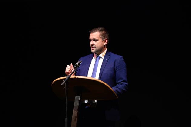 Martin Schulz bei der Feierstunde zur Verleihung des Meridian des Ehrenamtes im Gerhart-Hauptmann-Theater Görlitz. Görlitz, 05.12.2025 Copyright: xMatthiasxWehnertx