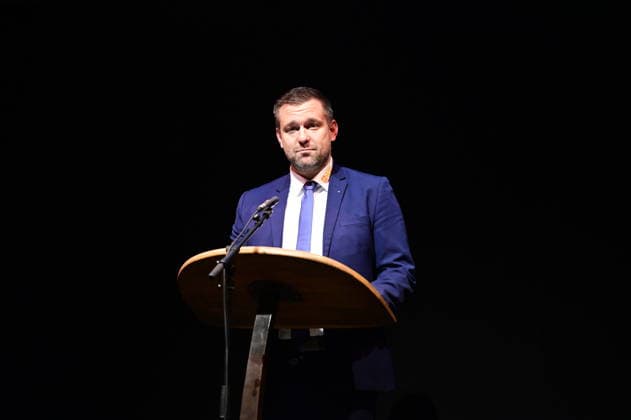Martin Schulz bei der Feierstunde zur Verleihung des Meridian des Ehrenamtes im Gerhart-Hauptmann-Theater Görlitz. Görlitz, 05.12.2025 Copyright: xMatthiasxWehnertx