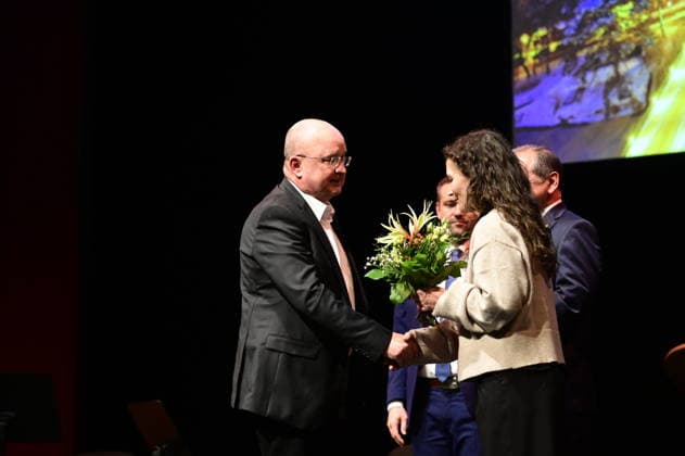 Marco Mende, Martin Schulz, Octavian Ursu und Constanze Geier bei der Feierstunde zur Verleihung des Meridian des Ehrenamtes im Gerhart-Hauptmann-Theater Görlitz. Görlitz, 05.12.2025 Copyright: xMatthiasxWehnertx