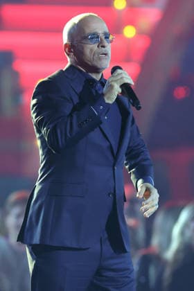 Die große Weihnachtsshow 2025 Eros Ramazzotti (italienischer Popsänger, Songwriter und Musikproduzent). Die große Weihnachtsshow präsentiert von Giovanni Zarrella. ZDF-Live Sendung vom 04.12.2025 in der Baden-Arena Offenburg. Offenburg, Baden-Württemberg, Deutschland.
