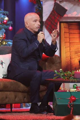 Die große Weihnachtsshow 2025 Moderator Giovanni Zarrella mit Eros Ramazzotti (italienischer Popsänger, Songwriter und Musikproduzent). Die große Weihnachtsshow präsentiert von Giovanni Zarrella. ZDF-Live Sendung vom 04.12.2025 in der Baden-Arena Offenburg. Offenburg, Baden-Württemberg, Deutschland.