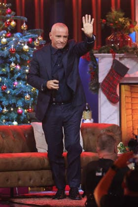 Die große Weihnachtsshow 2025 Moderator Giovanni Zarrella mit Eros Ramazzotti (italienischer Popsänger, Songwriter und Musikproduzent). Die große Weihnachtsshow präsentiert von Giovanni Zarrella. ZDF-Live Sendung vom 04.12.2025 in der Baden-Arena Offenburg. Offenburg, Baden-Württemberg, Deutschland.