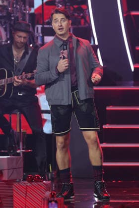 Die große Weihnachtsshow 2025 Andreas Gabalier (österreichischer Sänger der volkstümlichen Musik). Die große Weihnachtsshow präsentiert von Giovanni Zarrella. ZDF-Live Sendung vom 04.12.2025 in der Baden-Arena Offenburg. Offenburg, Baden-Württemberg, Deutschland.