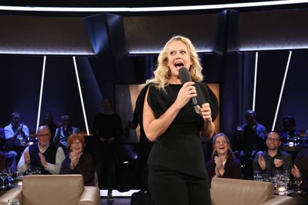 Barbara Schöneberger moderiert die NDR Talk Show am 5.12.2025, Fototermin vor der Sendung im 3. Programm des NDR Fernsehen im Fernsehstudio Hamburg Lokstedt