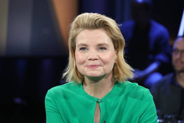 Annette Frier, Schauspielerin, zu Gast in der NDR Talk Show am 5.12.2025, Fototermin vor der Sendung im 3. Programm des NDR Fernsehen im Fernsehstudio Hamburg Lokstedt