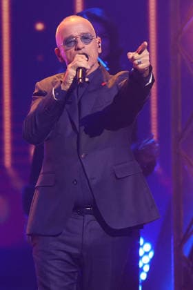 Die große Weihnachtsshow 2025 Eros Ramazzotti (italienischer Popsänger, Songwriter und Musikproduzent). Die große Weihnachtsshow präsentiert von Giovanni Zarrella. ZDF-Live Sendung vom 04.12.2025 in der Baden-Arena Offenburg. Offenburg, Baden-Württemberg, Deutschland.