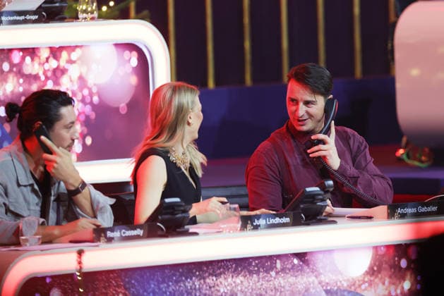 Die große Weihnachtsshow 2025 Rene Casselly, Julia Lindholm und Andreas Gabalier am Spendentelefon. Die große Weihnachtsshow präsentiert von Giovanni Zarrella. ZDF-Live Sendung vom 04.12.2025 in der Baden-Arena Offenburg. Offenburg, Baden-Württemberg, Deutschland.
