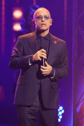 Die große Weihnachtsshow 2025 Eros Ramazzotti (italienischer Popsänger, Songwriter und Musikproduzent). Die große Weihnachtsshow präsentiert von Giovanni Zarrella. ZDF-Live Sendung vom 04.12.2025 in der Baden-Arena Offenburg. Offenburg, Baden-Württemberg, Deutschland.