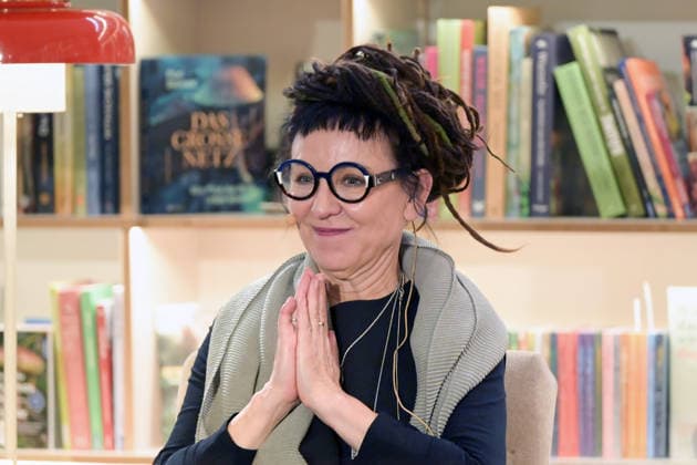 Lesung der polnischen Literaturnobelpreisträgerin Olga Tokarczuk im Rahmen der Kulturinitiative Literaturschiff, in der alten Kurdirektion in Bad ISchl, fotografiert am 5.12.2025, im alte Kurdirektion in Bad Ischl. Das Bild zeigt die polnische Buchautorin und Literaturnobelpreisträgerin Olga Tokarczuk, während ihrer Lesung. 2025 - Lesung der polnischen Literaturnobelpreisträgerin Olga Tokarczuk im Rahmen der Kulturinitiative Literaturschiff, in der alten Kurdirektion in Bad ISchl, am 5.12.2025