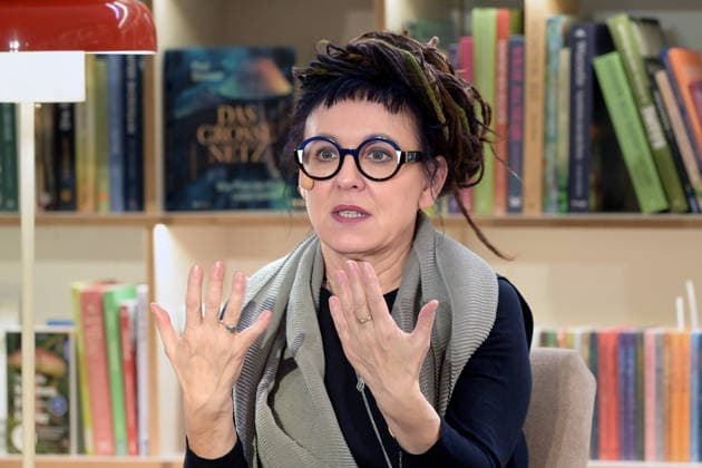 Lesung der polnischen Literaturnobelpreisträgerin Olga Tokarczuk im Rahmen der Kulturinitiative Literaturschiff, in der alten Kurdirektion in Bad ISchl, fotografiert am 5.12.2025, im alte Kurdirektion in Bad Ischl. Das Bild zeigt die polnische Buchautorin und Literaturnobelpreisträgerin Olga Tokarczuk, während ihrer Lesung. 2025 - Lesung der polnischen Literaturnobelpreisträgerin Olga Tokarczuk im Rahmen der Kulturinitiative Literaturschiff, in der alten Kurdirektion in Bad ISchl, am 5.12.2025