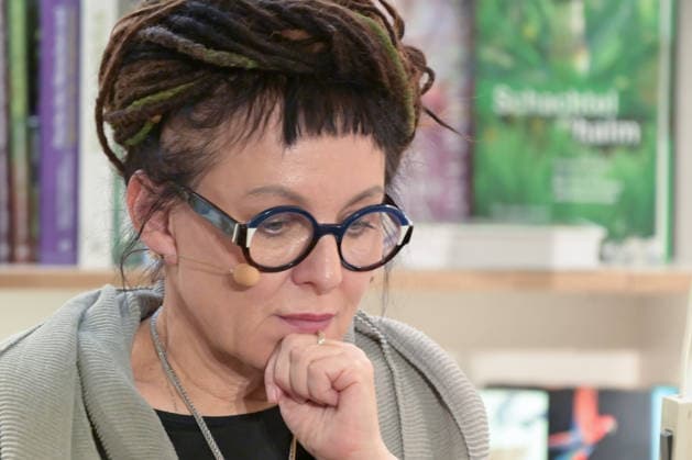 Lesung der polnischen Literaturnobelpreisträgerin Olga Tokarczuk im Rahmen der Kulturinitiative Literaturschiff, in der alten Kurdirektion in Bad ISchl, fotografiert am 5.12.2025, im alte Kurdirektion in Bad Ischl. Das Bild zeigt die polnische Buchautorin und Literaturnobelpreisträgerin Olga Tokarczuk, während ihrer Lesung. 2025 - Lesung der polnischen Literaturnobelpreisträgerin Olga Tokarczuk im Rahmen der Kulturinitiative Literaturschiff, in der alten Kurdirektion in Bad ISchl, am 5.12.2025