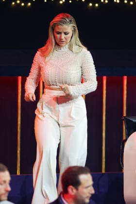 Die große Weihnachtsshow 2025 Beatrice Egli (Schweizer Schlagersängerin). Die große Weihnachtsshow präsentiert von Giovanni Zarrella. ZDF-Live Sendung vom 04.12.2025 in der Baden-Arena Offenburg. Offenburg, Baden-Württemberg, Deutschland.