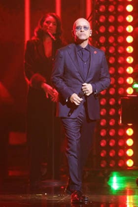 Die große Weihnachtsshow 2025 Eros Ramazzotti (italienischer Popsänger, Songwriter und Musikproduzent). Die große Weihnachtsshow präsentiert von Giovanni Zarrella. ZDF-Live Sendung vom 04.12.2025 in der Baden-Arena Offenburg. Offenburg, Baden-Württemberg, Deutschland.
