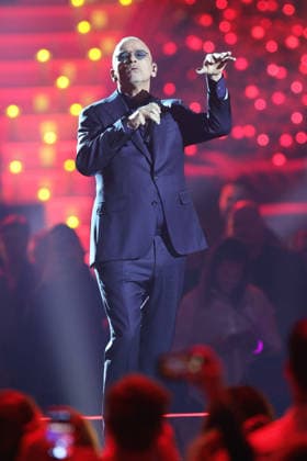 Die große Weihnachtsshow 2025 Eros Ramazzotti (italienischer Popsänger, Songwriter und Musikproduzent). Die große Weihnachtsshow präsentiert von Giovanni Zarrella. ZDF-Live Sendung vom 04.12.2025 in der Baden-Arena Offenburg. Offenburg, Baden-Württemberg, Deutschland.