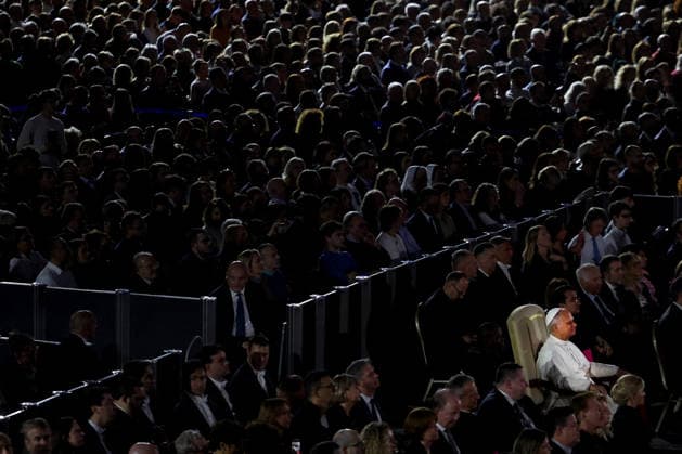 Pope Leo XIV At Concert for the Poor - Vatican General overview of the hall filled with poor citizens. Pope Leo XIV attends the concert for the poor with Canadian singer Michael Steven Buble and Serena Autieri held in the Paul VI Hall in the Vatican. , on December 6, 2025. Photo by Marco Iacobucci IPA ABACAPRESS.COM Vatican City ITALY Vatican (or Holy See)  Copyright: xIPA ABACAx