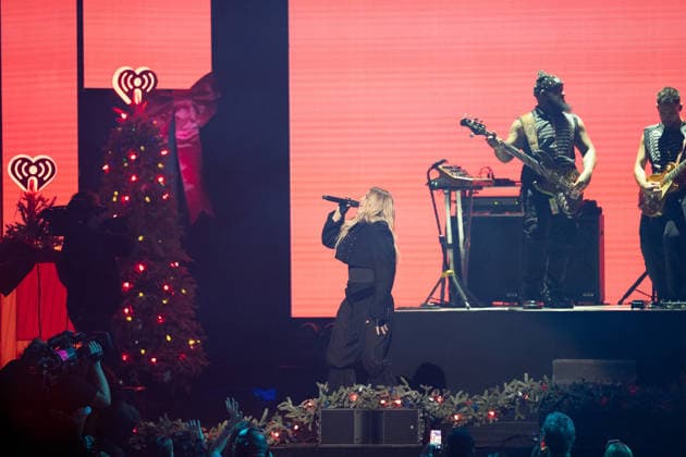 December 6, 2025, Inglewood, California, USA: Reneo Rapp performing during Heart Radio Jingle Ball 2025 at the Intuit Dome in Inglewood California on December 5th, 2025. Inglewood USA - ZUMAt169 20251206_zep_t169_012 Copyright: xConnorxTerryx