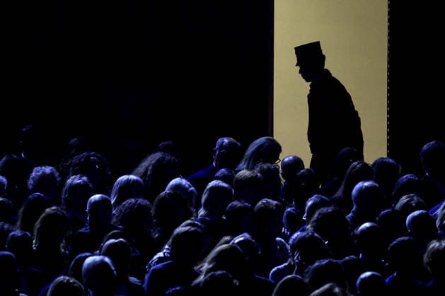 Christmas Concert with the Poor at the Vatican VATICAN CITY, VATICAN, DECEMBER 06: A Vatican security officer stands on during the Christmas concert with the Poor in the Paul VI hall at the Vatican, on December 06, 2025. Riccardo De Luca Anadolu Vatican City Vatican. Editorial use only. Please get in touch for any other usage.  Copyright: x2025xAnadoluxRiccardoxDexLucax