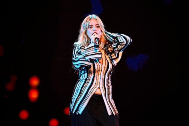 STOCKHOLM, SWEDEN 20251206 Tuva Rawall performs laten Man i need with Olivia Dean during the final of Idol 2025 STOCKHOLM SWEDEN x10060x  Copyright: xHenrikxMontgomery TTx IDOL 2025 6BClvRee1Uc