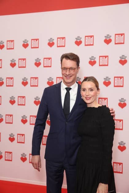 Spengala - Ein Herz für Kinder 2025 - Hendrik Wuest und Katharina Wüst bei der TV-Spendengala Ein Herz für Kinder im Studio Adlershof am 06.12.2025 in Berlin. Copyright: xEventpressxKochanx