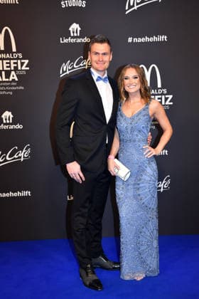 Hannes Ocik und Nele Ocik bei der Benefiz Gala zugunsten der McDonalds Kinderhilfe Stiftung am 6.12.2025 in Muenchen McDonalds Benefiz Gala 2025 in Muenchen