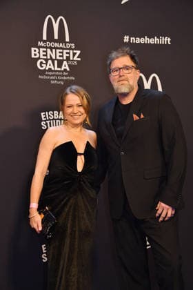 Nova Meierhenrich und Brian Bojsen bei der Benefiz Gala zugunsten der McDonalds Kinderhilfe Stiftung am 6.12.2025 in Muenchen McDonalds Benefiz Gala 2025 in Muenchen