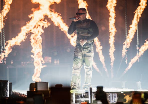 06.12.2025, xlakx, Entertainment Musik, Luciano Still Human Tour 2025 v.l. Der Rapper Luciano (buergerll. Patrick Großmann) steht bei seiner Still Human Tour 2025 auf der Buehne in der Uber Arena Berlin. Berlin
