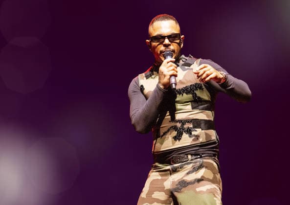 06.12.2025, xlakx, Entertainment Musik, Luciano Still Human Tour 2025 v.l. Der Rapper Luciano (buergerll. Patrick Großmann) steht bei seiner Still Human Tour 2025 auf der Buehne in der Uber Arena Berlin. Berlin