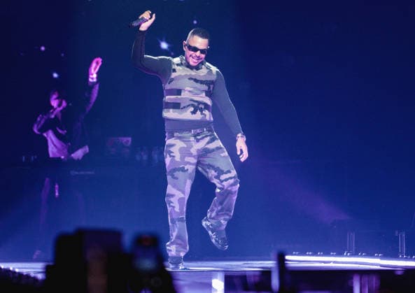 06.12.2025, xlakx, Entertainment Musik, Luciano Still Human Tour 2025 v.l. Der Rapper Luciano (buergerll. Patrick Großmann) steht bei seiner Still Human Tour 2025 auf der Buehne in der Uber Arena Berlin. Berlin
