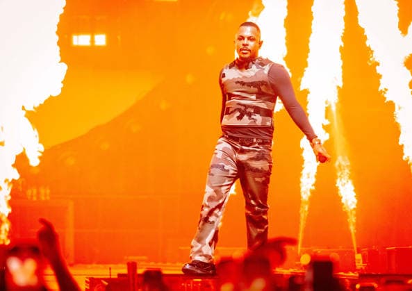 06.12.2025, xlakx, Entertainment Musik, Luciano Still Human Tour 2025 v.l. Der Rapper Luciano (buergerll. Patrick Großmann) steht bei seiner Still Human Tour 2025 auf der Buehne in der Uber Arena Berlin. Berlin
