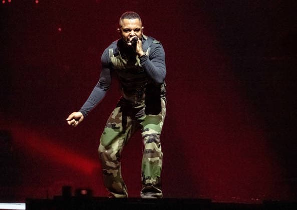 06.12.2025, xlakx, Entertainment Musik, Luciano Still Human Tour 2025 v.l. Der Rapper Luciano (buergerll. Patrick Großmann) steht bei seiner Still Human Tour 2025 auf der Buehne in der Uber Arena Berlin. Berlin