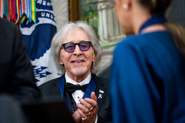 President Donald Trump Awards 2025 Kennedy Center Honorees With Medallions Kiss band member Peter Criss smiles as President Donald Trump presents a medal to Monique Frehley, daughter of 2025 Kennedy Center Honoree Kiss member Ace Frehley, during a presentation ceremony in the Oval Office of the White House in Washington, DC on Saturday, December 6, 2025. The honorees this year include country music artist George Straight, actor Sylvester Stallone, members of the rock band Kiss, actor Michael Crawford and singer Gloria Gaynor. Photo by Bonnie Cash Pool ABACAPRESS.COM WASHINGTON DC United States  Copyright: xPool ABACAx