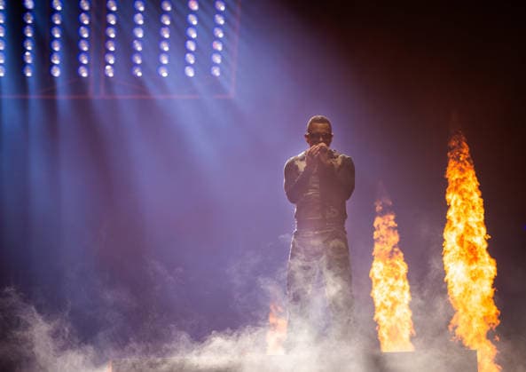 06.12.2025, xlakx, Entertainment Musik, Luciano Still Human Tour 2025 v.l. Der Rapper Luciano (buergerll. Patrick Großmann) steht bei seiner Still Human Tour 2025 auf der Buehne in der Uber Arena Berlin. Berlin