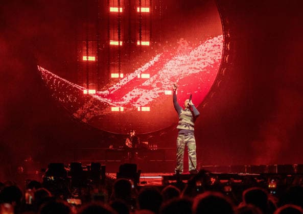06.12.2025, xlakx, Entertainment Musik, Luciano Still Human Tour 2025 v.l. Der Rapper Luciano (buergerll. Patrick Großmann) steht bei seiner Still Human Tour 2025 auf der Buehne in der Uber Arena Berlin. Berlin