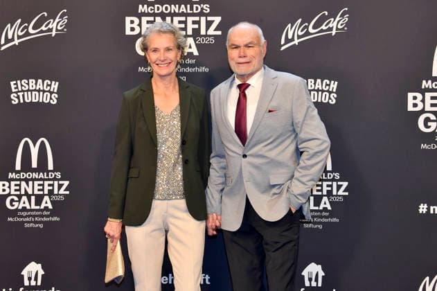 Ludger Burmann und Begleitung bei der 20. McDonald s Benefiz Gala zugunsten der McDonald s Kinderhilfe Stiftung in den Eisbach Studios. München, 06.12.2025