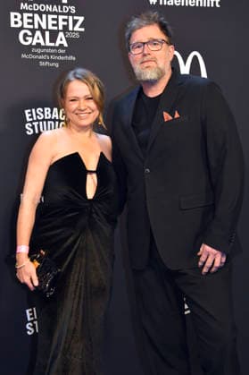 Nova Meierhenrich und Brian Bojsen bei der 20. McDonald s Benefiz Gala zugunsten der McDonald s Kinderhilfe Stiftung in den Eisbach Studios. München, 06.12.2025