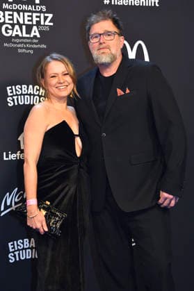 Nova Meierhenrich und Brian Bojsen bei der 20. McDonald s Benefiz Gala zugunsten der McDonald s Kinderhilfe Stiftung in den Eisbach Studios. München, 06.12.2025
