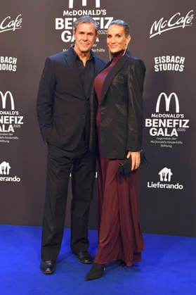 Sven Martinek mit Partnerin Bianca Rütter bei der 20. McDonald s Benefiz Gala zugunsten der McDonald s Kinderhilfe Stiftung in den Eisbach Studios. München, 06.12.2025