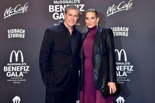 Sven Martinek mit Partnerin Bianca Rütter bei der 20. McDonald s Benefiz Gala zugunsten der McDonald s Kinderhilfe Stiftung in den Eisbach Studios. München, 06.12.2025