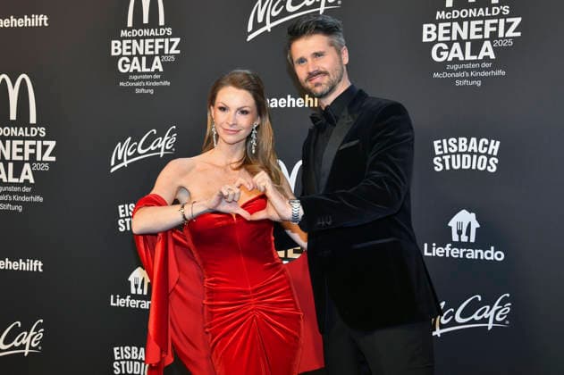 Jana Schölermann mit Ehemann Thore Schölermann bei der 20. McDonald s Benefiz Gala zugunsten der McDonald s Kinderhilfe Stiftung in den Eisbach Studios. München, 06.12.2025
