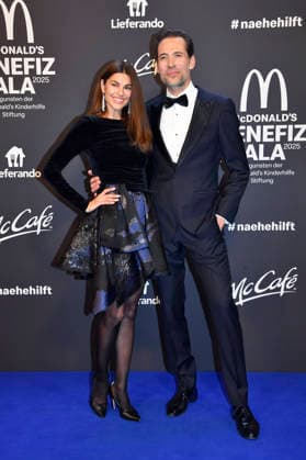 Alexander Mazza mit Ehefrau Viola Mazza bei der 20. McDonald s Benefiz Gala zugunsten der McDonald s Kinderhilfe Stiftung in den Eisbach Studios. München, 06.12.2025