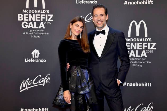 Alexander Mazza mit Ehefrau Viola Mazza bei der 20. McDonald s Benefiz Gala zugunsten der McDonald s Kinderhilfe Stiftung in den Eisbach Studios. München, 06.12.2025