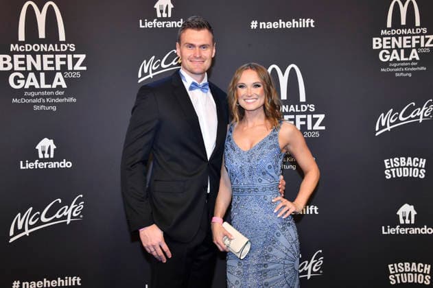 Hannes Ocik mit Ehefrau Nele Ocik bei der 20. McDonald s Benefiz Gala zugunsten der McDonald s Kinderhilfe Stiftung in den Eisbach Studios. München, 06.12.2025