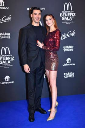Diego Pooth mit Freundin Louisa Büscher bei der 20. McDonald s Benefiz Gala zugunsten der McDonald s Kinderhilfe Stiftung in den Eisbach Studios. München, 06.12.2025