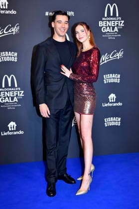 Diego Pooth mit Freundin Louisa Büscher bei der 20. McDonald s Benefiz Gala zugunsten der McDonald s Kinderhilfe Stiftung in den Eisbach Studios. München, 06.12.2025