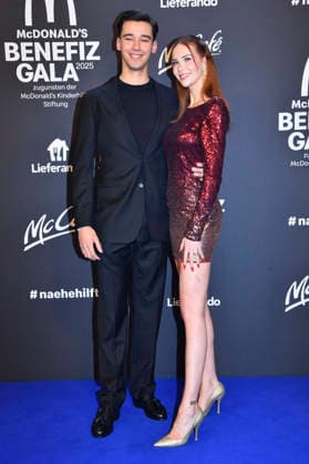 Diego Pooth mit Freundin Louisa Büscher bei der 20. McDonald s Benefiz Gala zugunsten der McDonald s Kinderhilfe Stiftung in den Eisbach Studios. München, 06.12.2025